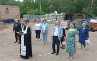 На территории строящегося храма в честь святителя Луки начались еженедельные молебны